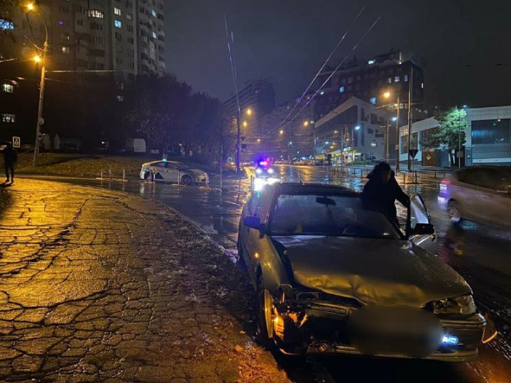 ДТП в столичном секторе Рышкановка: женщина и девочка-подросток попали в больницу (ФОТО)