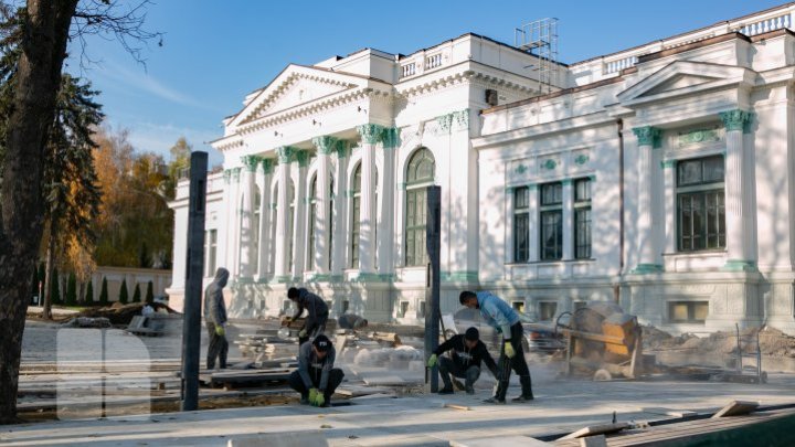 Преображение сквера Михая Эминеску: чем недовольны жители столицы 