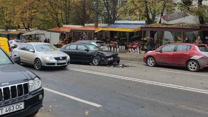 ДТП в столице: на Ботанике столкнулись три автомобиля (ВИДЕО)