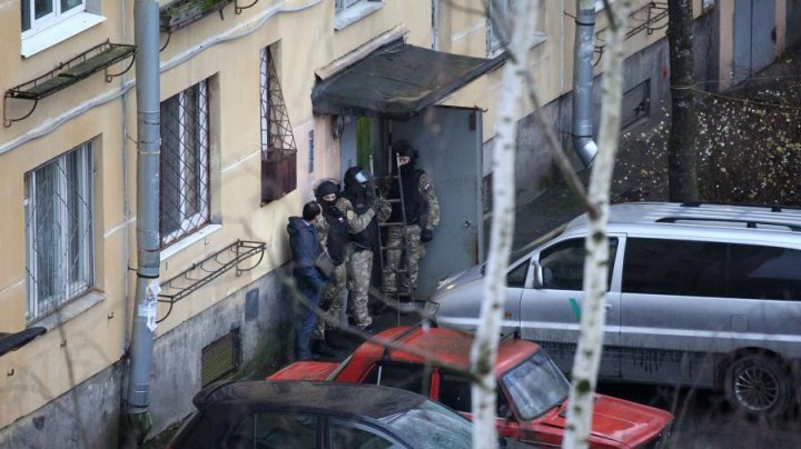 Под Петербургом пьяный мужчина удерживал шестерых детей в заложниках, угрожая им топором