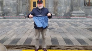 Пикет с труселями: полиция Москвы задержала режиссера Виталия Манского (ВИДЕО)
