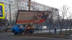 Иона Чебана просят ввести мораторий на демонтаж рекламных конструкций сроком на год