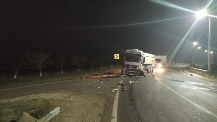 Во Флорештском районе водитель легковушки врезался в фуру