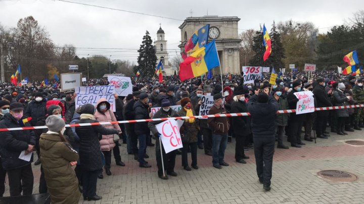 Протест завершился. Полиция оценила число граждан, собравшихся в центре Кишинёва