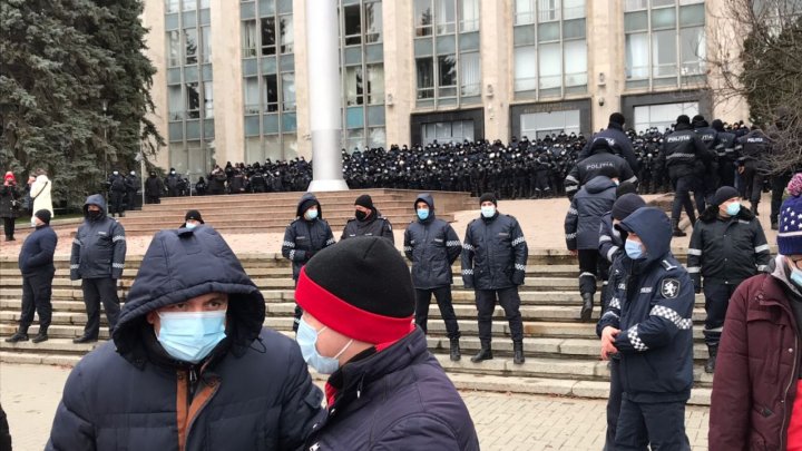 В Кишинёве прошел митинг за досрочные парламентские выборы (ФОТО)