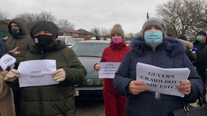 Протест в Лэпушне: несколько десятков местных жителей перекрыли трассу