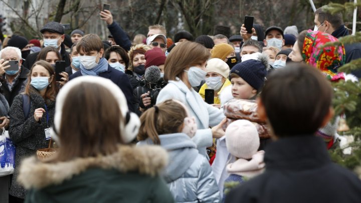 Новоиспеченного президента Молдовы Майю Санду поздравили колядками (ВИДЕО)