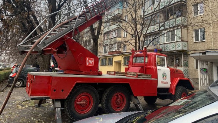 Крупный пожар в столице: на Ботанике сгорела квартира в пятиэтажке, погиб человек