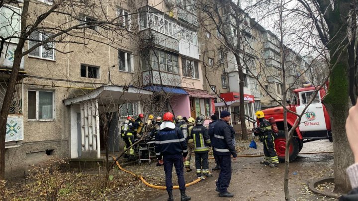 Крупный пожар в столице: на Ботанике сгорела квартира в пятиэтажке, погиб человек