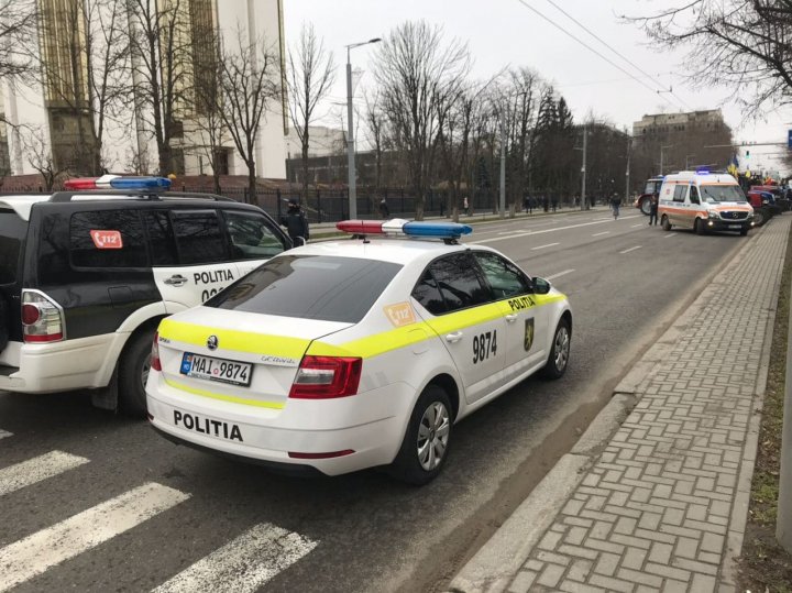 Протесты не стихают: фермеры на сельхозтехнике заехали на ступени парламента (ФОТО, ВИДЕО) 