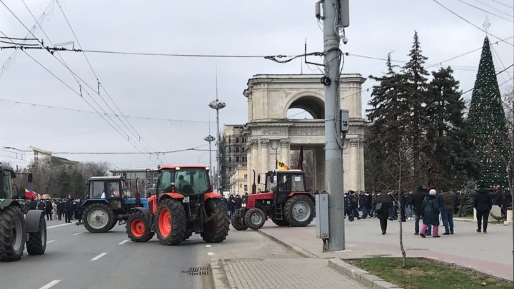 Протест фермеров у здания правительства: к ним примкнули перевозчики и представители HoReCa (ФОТО, ВИДЕО)