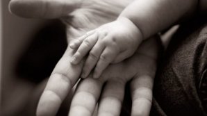 Малышка с врожденным циррозом печени из Яловенского района умерла, не дождавшись операции