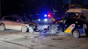 В столице произошла авария с участием трех машин: две из них сильно повреждены (ВИДЕО)