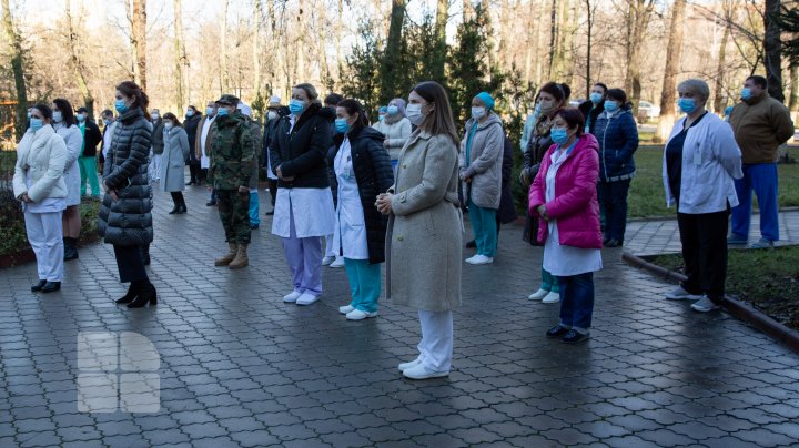 Помощь от Румынии: в Молдову прибыла первая партия лекарств и защитных средств (ФОТОРЕПОРТАЖ)