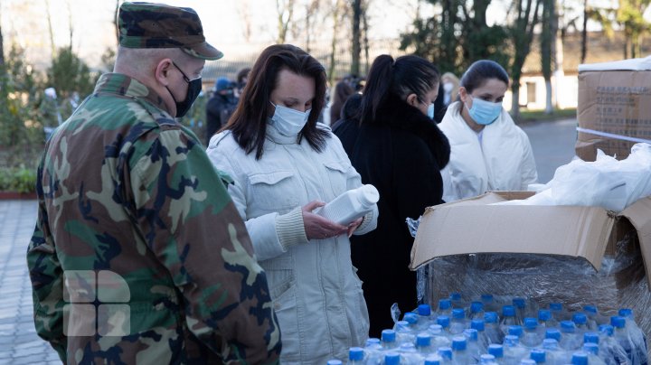 Помощь от Румынии: в Молдову прибыла первая партия лекарств и защитных средств (ФОТОРЕПОРТАЖ)