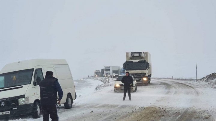 Несколько микроавтобусов попали в крупную аварию на юге Молдовы (ВИДЕО)