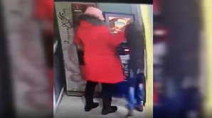 Мачеха оскорбила и ударила падчерицу за неспособность оплатить услуги через платежный терминал