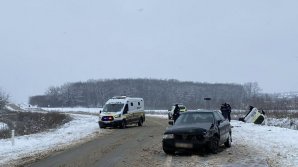 ДТП с участием полицейской машины у села Бахмут: пострадала одна из стражей порядка, ее отвезли в больницу (ФОТО)