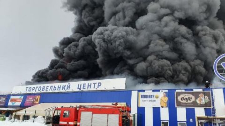 Пожар в гипермаркете: в Первомайске мужчина с топором поджег торговый центр