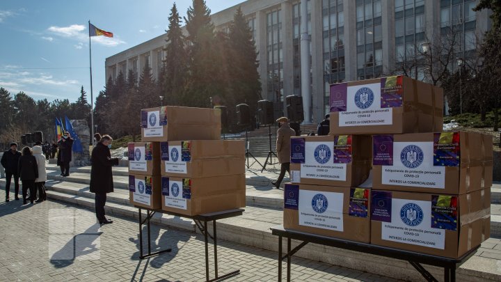 Церемония передачи гуманитарной помощи из Румынии (ФОТОРЕПОРТАЖ)