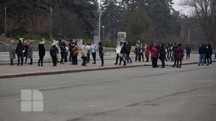 "Мы хотим работать": Протест продавцов торговых центров на площади Великого национального собрания