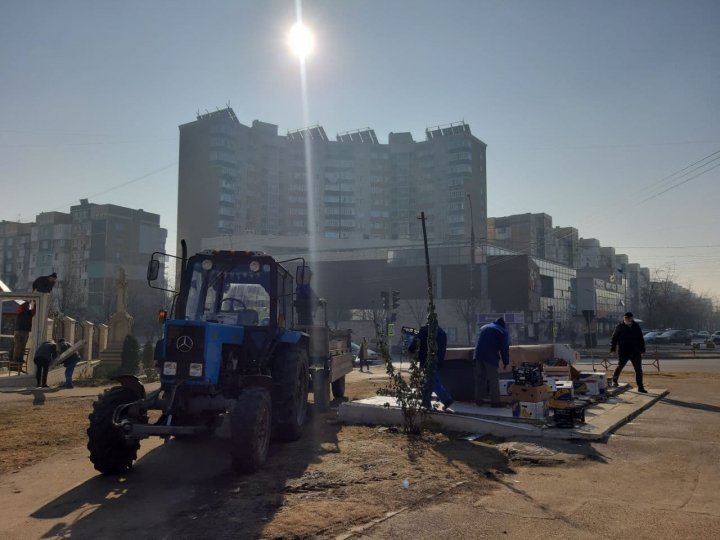 В столице эвакуировали киоск, принадлежащий вице-претору Чекан (ФОТО)