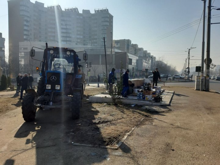 В столице эвакуировали киоск, принадлежащий вице-претору Чекан (ФОТО)