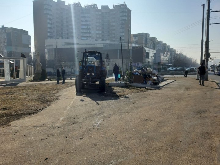 В столице эвакуировали киоск, принадлежащий вице-претору Чекан (ФОТО)