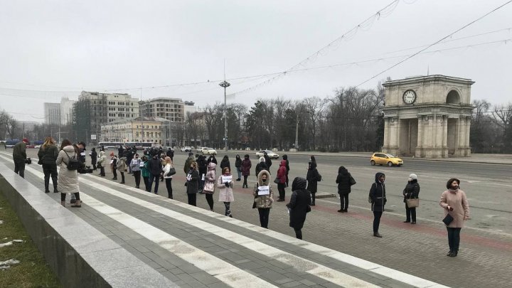 "Мы хотим работать": Протест продавцов торговых центров на площади Великого национального собрания