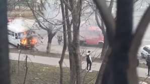  В столице на ходу загорелся микроавтобус 171 маршрута (ВИДЕО)