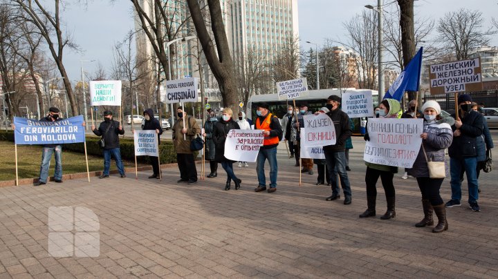 Молдову накрала волна протестов железнодорожников: в Кишинев с периферии съехались десятки рабочих (ФОТО)