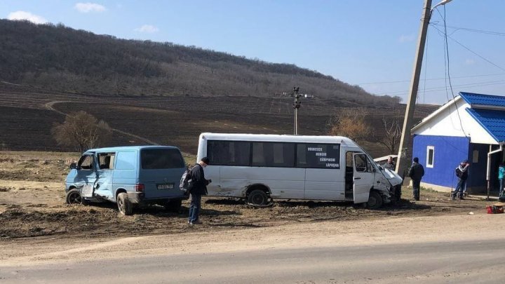 У села Руска в ДТП попала маршрутка с пассажирами: пострадали четыре человека (ФОТО)