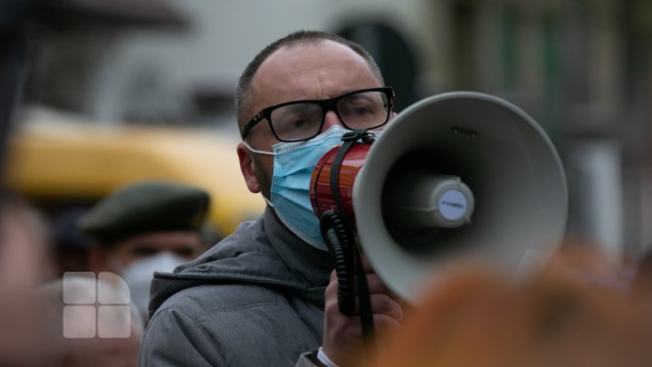 Протест в Кишинёве: сторонники ПДС собрались у Конституционного суда (ФОТО)