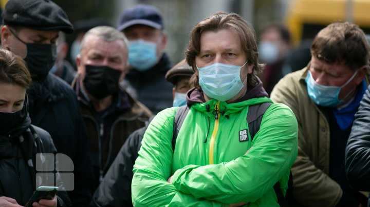 Протест в Кишинёве: сторонники ПДС собрались у Конституционного суда (ФОТО)