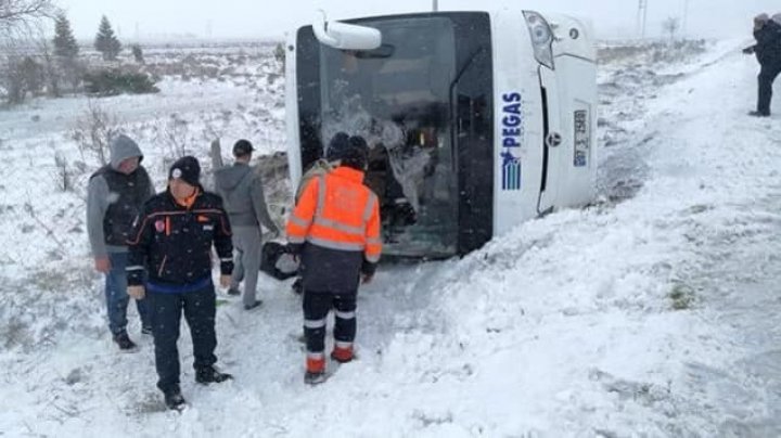 Автобус с российскими туристами попал в аварию в турецкой Анталье (ФОТО, ВИДЕО)