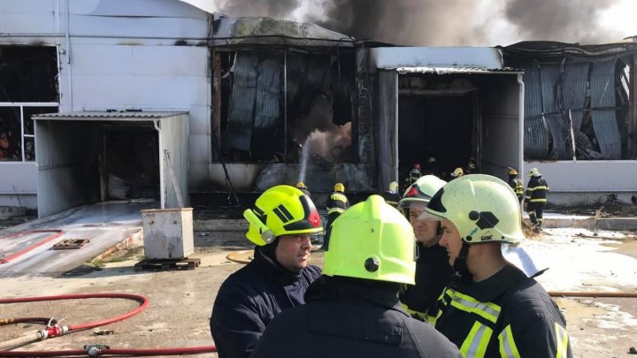 Пожар на складе с краской в столице: огонь был локализован через полтора часа (ВИДЕО)