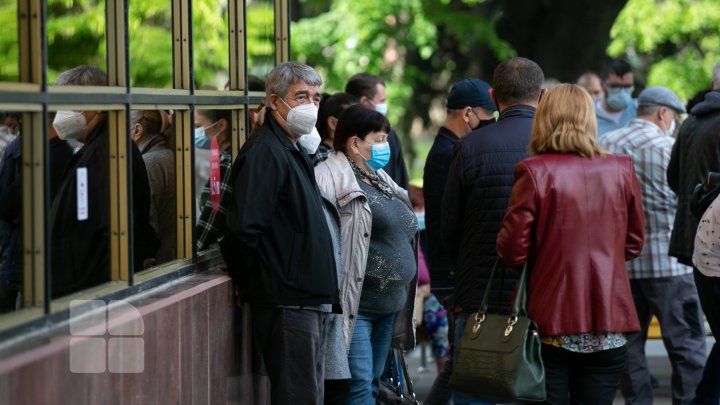 Второй марафон вакцинации в Кишинёве: "Я пришла в половине седьмого и была уже 380-й или 381-й в списке" (ФОТО)