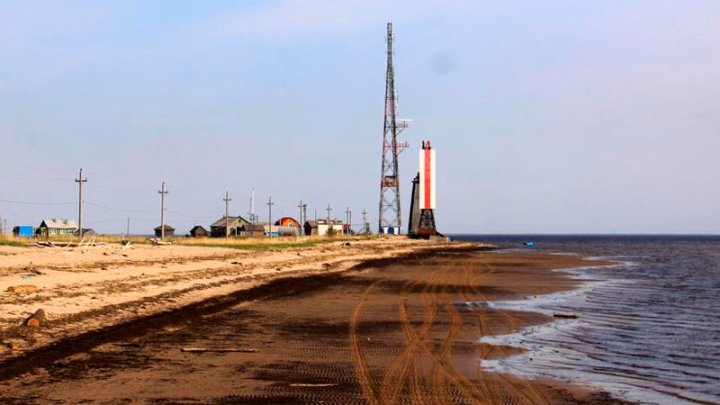 Частный вертолет упал в море в Архангельской области