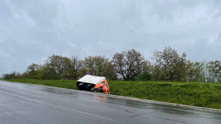 В окрестностях села Пересечина из-за мокрой дороги произошли два ДТП (ФОТО, ВИДЕО)