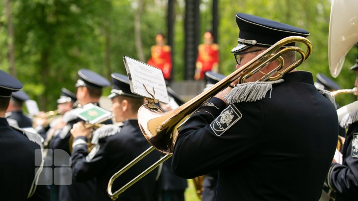 В селе Харагыш почтили память экипажа разбившегося вертолёта SMURD 