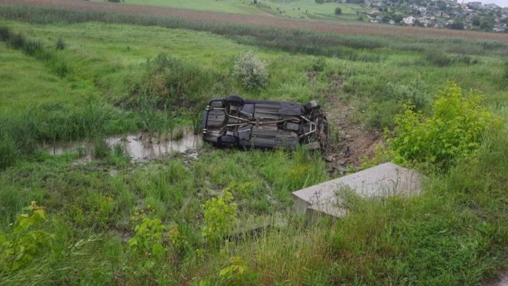 ДТП на выезде из Хынчешт: у автоледи повреждена спина, а у ее пассажира сломана челюсть (ФОТО)