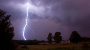 Непогода убила двух человек в Киевской области