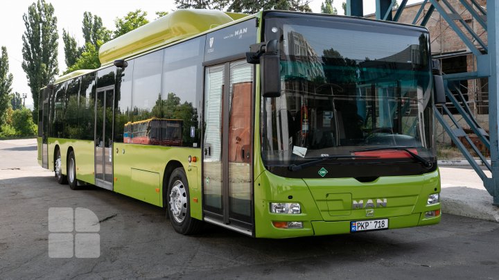 В Кишинёве началось тестирование новых автобусов для пригородов. Пассажиры: "Разница огромная"