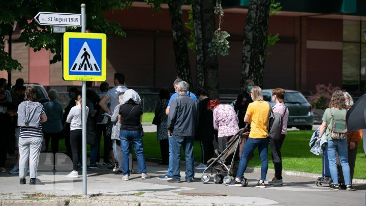 ВОЗ: новые штаммы коронавируса побеждают в гонке с вакцинами