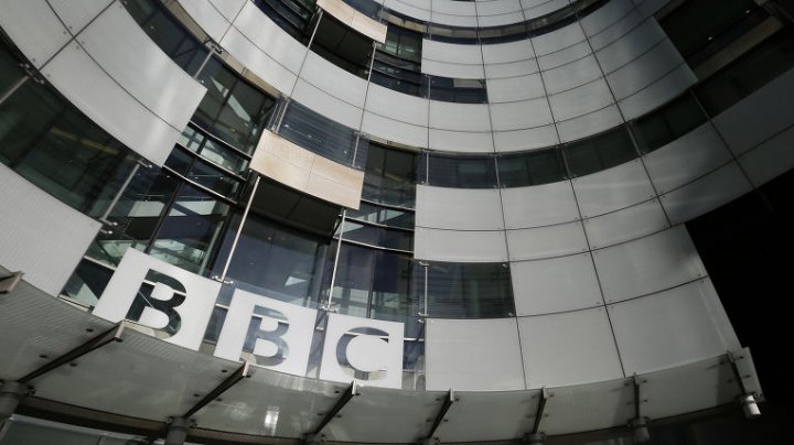 Выступили против пропаганды вакцин: у здания лондонского телевидения BBC произошли столкновения между полицией и демонстрантами