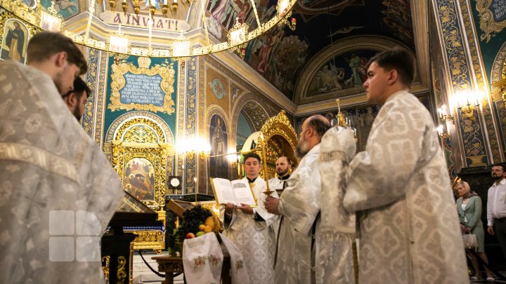 Православные христиане празднуют Преображение Господне (ФОТО)