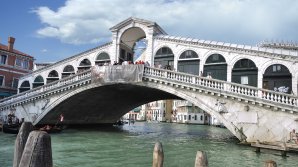 В Венеции после реставрации открылся мост "Риальто"