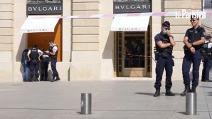 Налётчики ограбили на 10 миллионов евро ювелирный магазин в центре Парижа