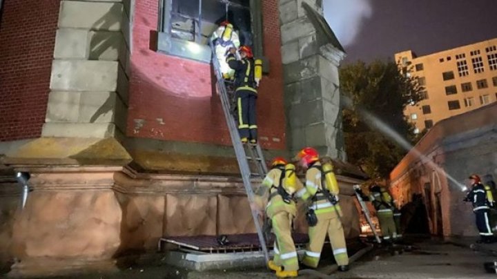 В Киеве вспыхнул пожар в костеле Святого Николая