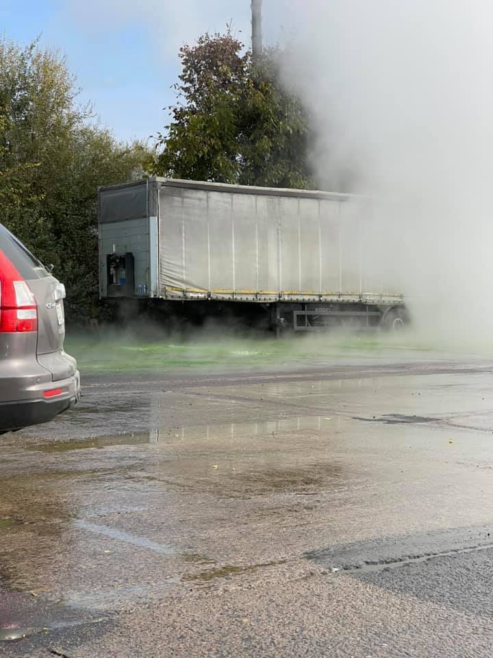 Авария на теплотрассе в Кишиневе: из трубопровода хлещет горячая вода, дороги по периметру перекрыты (ВИДЕО)